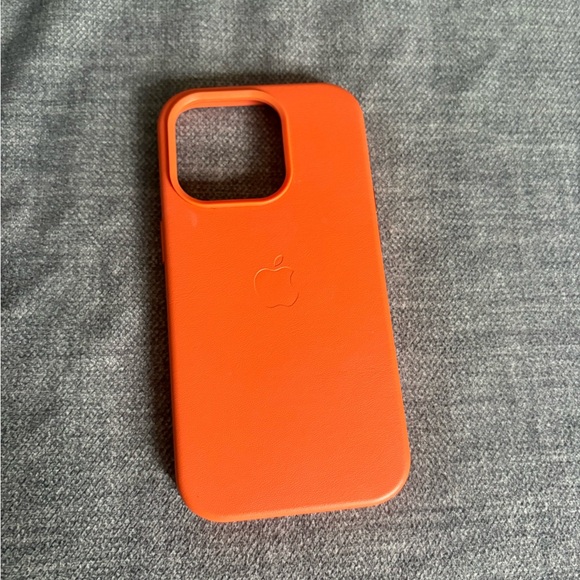 iPhone 14 Pro Apple leather case - Picture 1 of 2